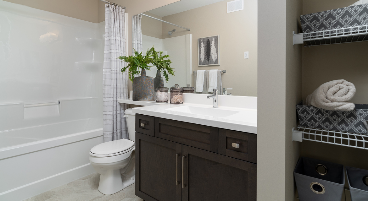 14. Main Bathroom - 380 Windflower Road The Biscayne DG 14 C Broadview Homes Winnipeg