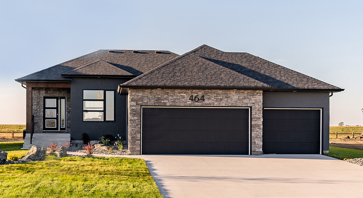 1. Front Exterior - 464 Maconnell The Pritchard DG 50 B Broadview Homes Winnipeg