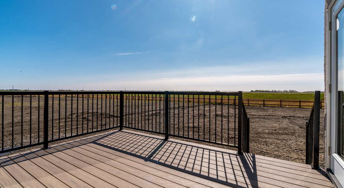 18. Rear Deck - 464 Maconnell The Pritchard DG 50 B Broadview Homes Winnipeg