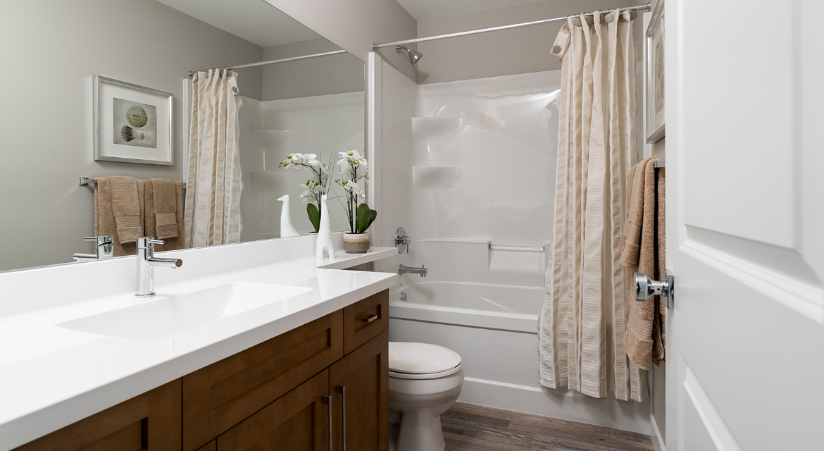 16. Main Bathroom - 5 Orion The Atwood DG 45 A Broadview Homes Winnipeg