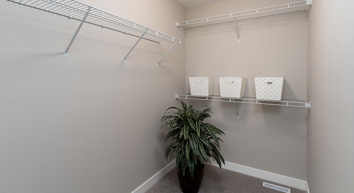 23. Walk-in Closet - 63 Crestmont Drive The Harlow DG 17 A Broadview Homes Winnipeg