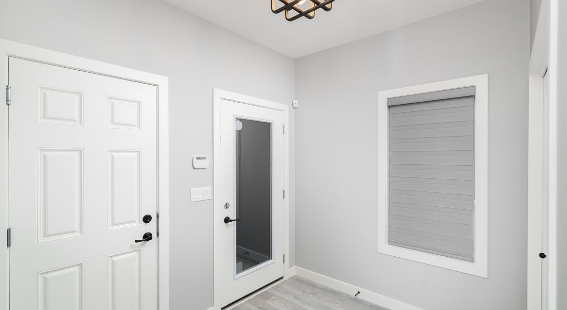 2.foyer-35-sheilagh-ball-exterior-the-harlow-dg-17-a-broadview-homes-winnipeg