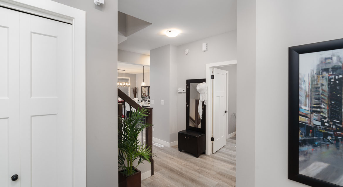 3.foyer-35-sheilagh-ball-exterior-the-harlow-dg-17-a-broadview-homes-winnipeg