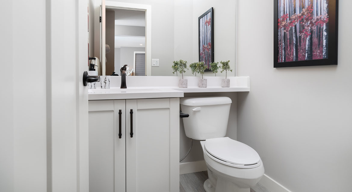 5.Powder-room-35-sheilagh-ball-exterior-the-harlow-dg-17-a-broadview-homes-winnipeg