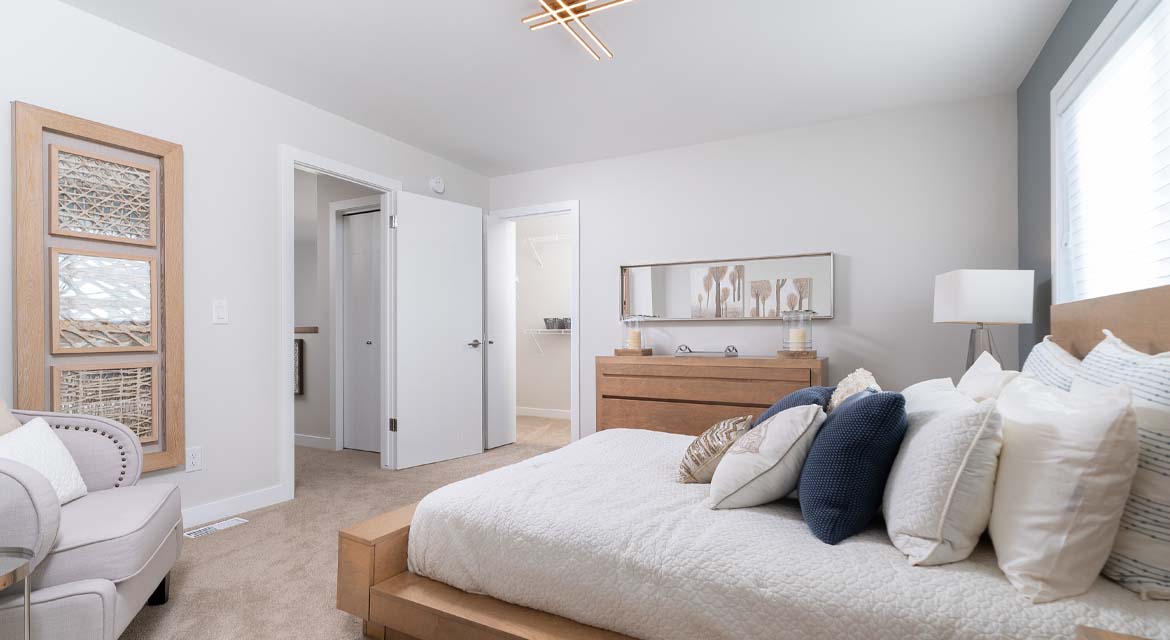 21.Primary-Bedroom-5-Zimmerman-Drive-Exterior-Slider-Image-The-Atwood-DG45-A-Broadview-Homes-Winnipeg