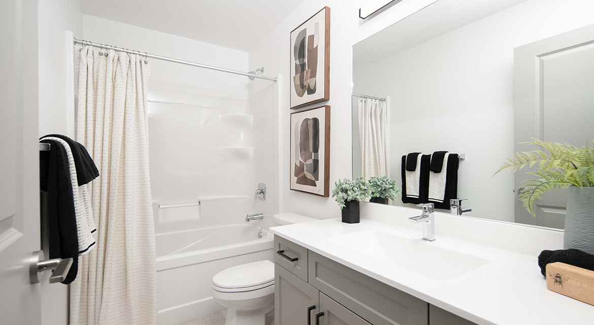 DG48AMainFloorFullBath