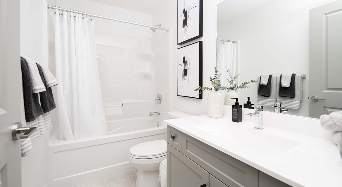 DG48AUpstairsMainBath