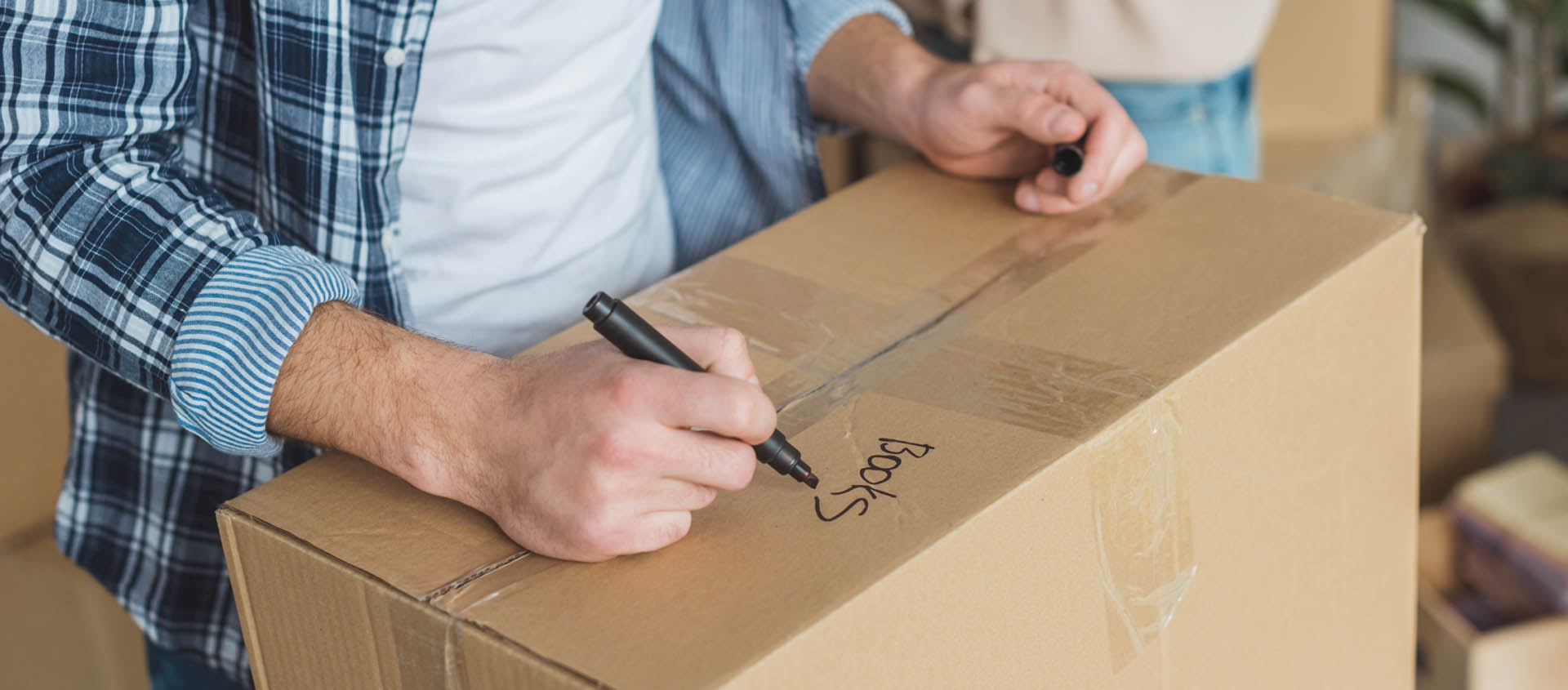 7 Tips to Stay Organized For Your Move Featured Image
