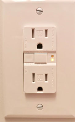 image082 wall plug