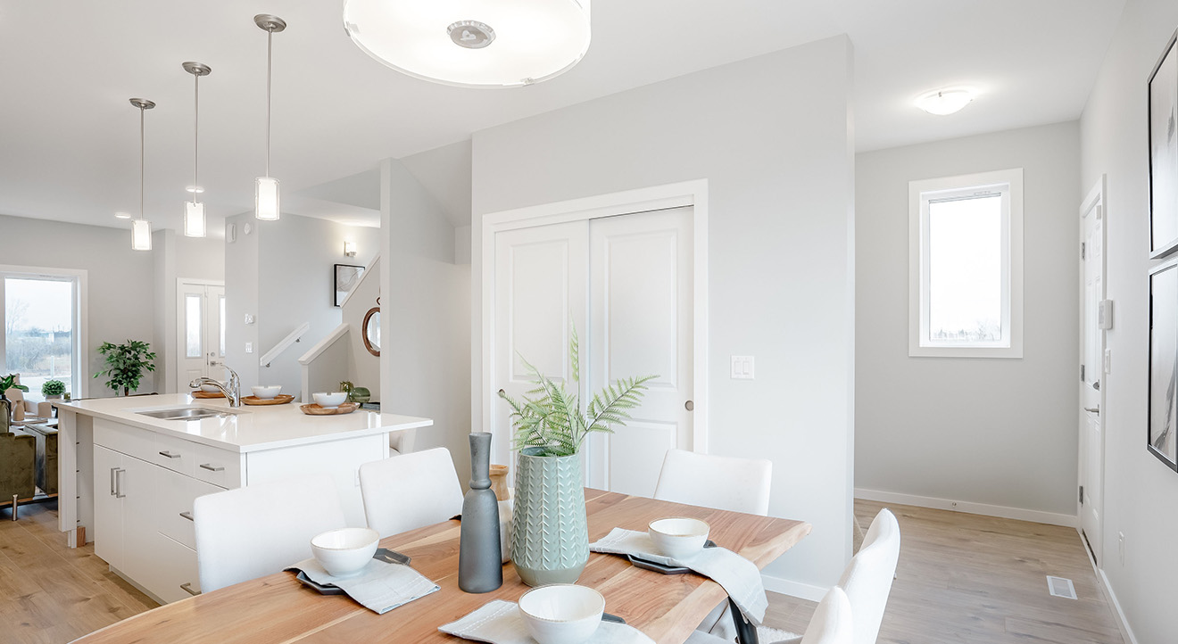 Rg10aeatingarea&kitchen