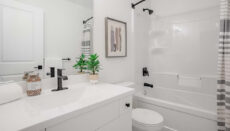 Dg15bupstairsmainbath