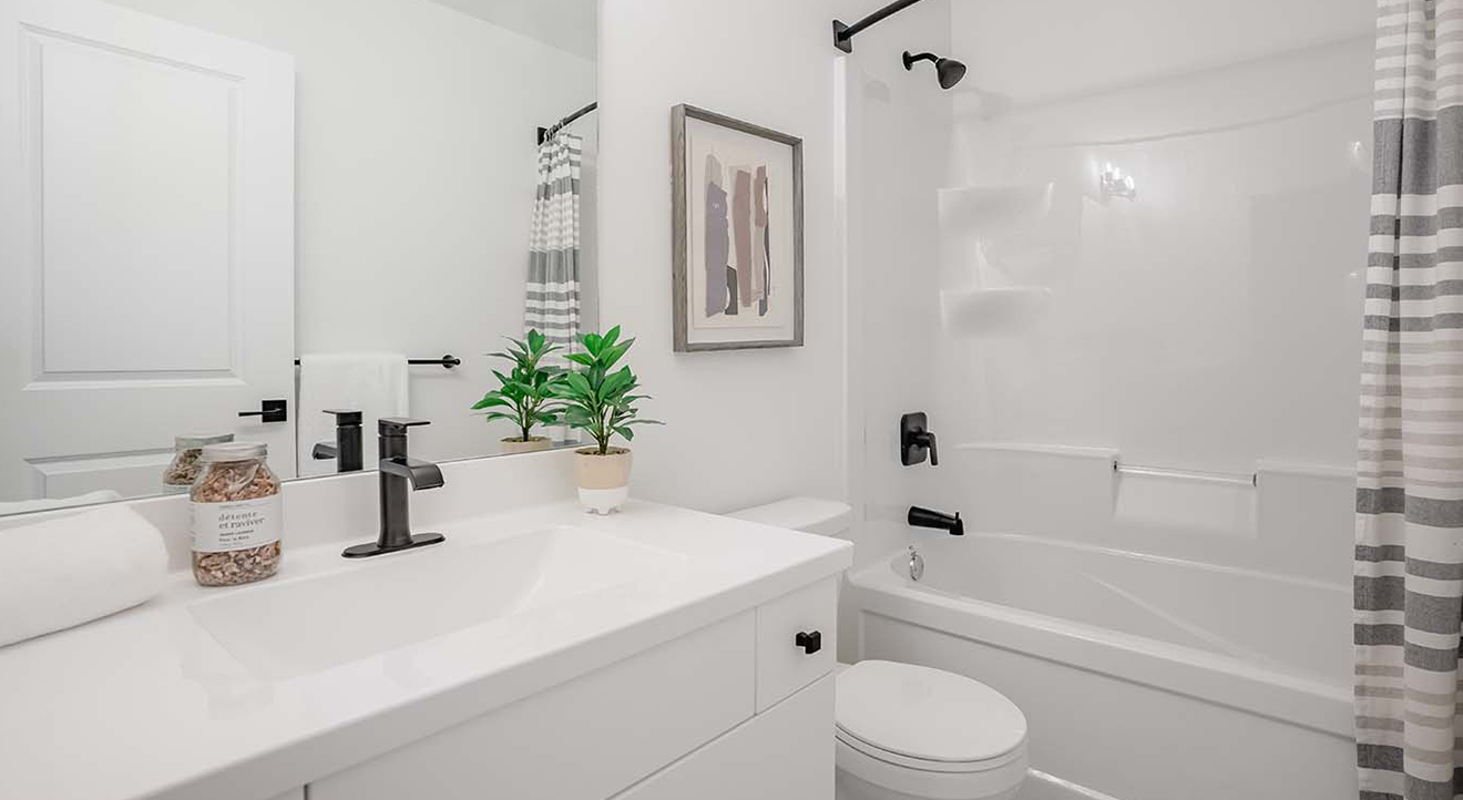 Dg15bupstairsmainbath