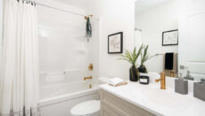 Dg16hmainfloorfullbathroom