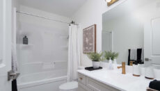 Dg16hupstairsmainbath