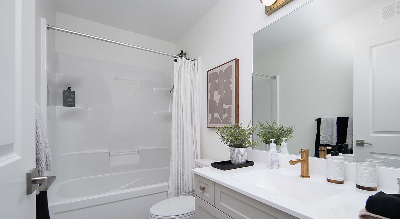 Dg16hupstairsmainbath