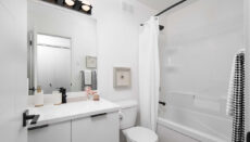 Dg18bupstairsmainbath