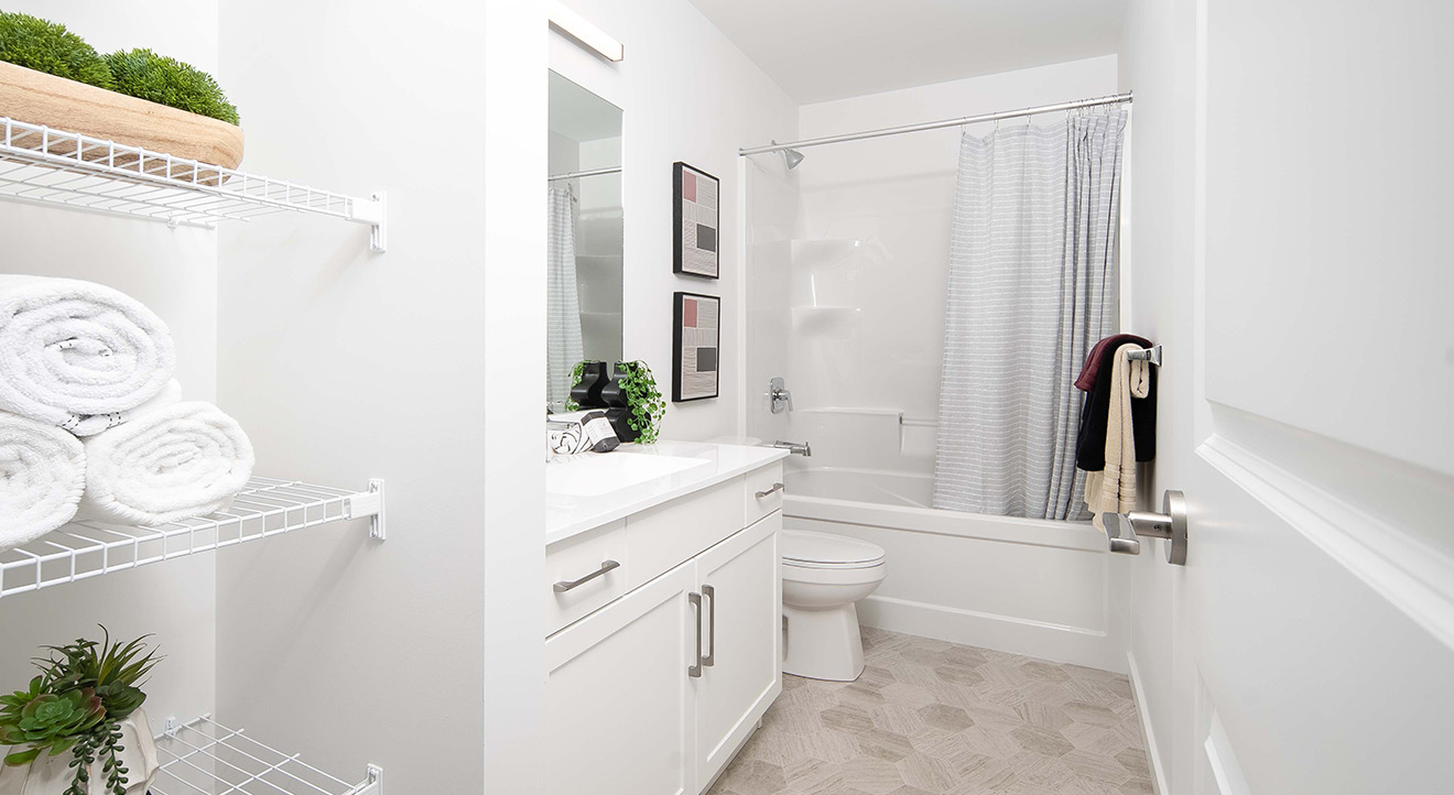 Dg47bupstairsmainbath