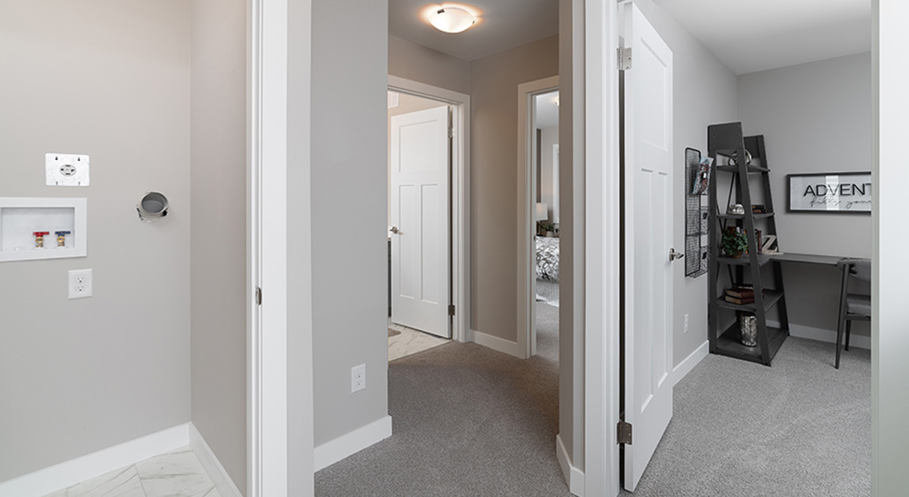 Rg105aupstairslanding&laundry