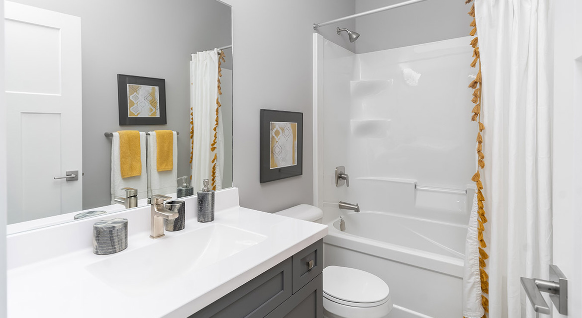 Rg107amainfloorfullbath