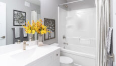 Rg107aupstairsmainbath