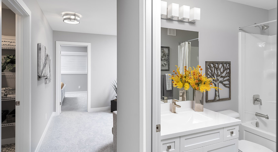 Rg107aupstairsmainbath&loft