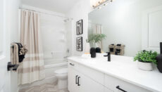 Rg75aupstairsmainbath