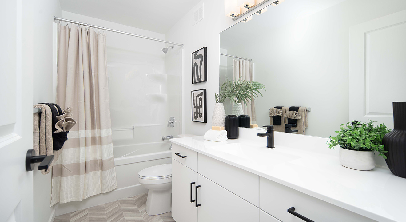 Rg75aupstairsmainbath