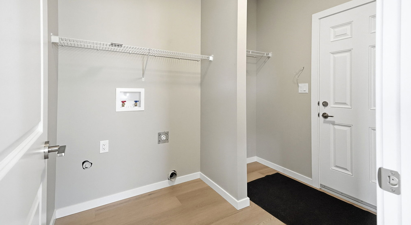 Dg33arearmudroom&laundry