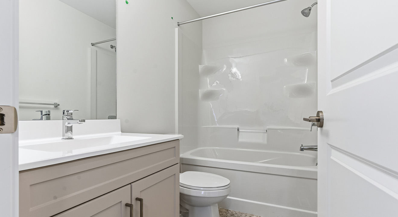 Dg8bupstairsmainbath