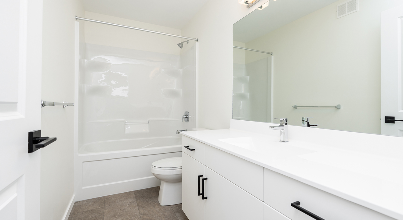 Rg75asecondfloorbathroom