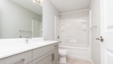 Rg74asecondfloormainbath