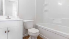 Dg45bmainfloorfullbath