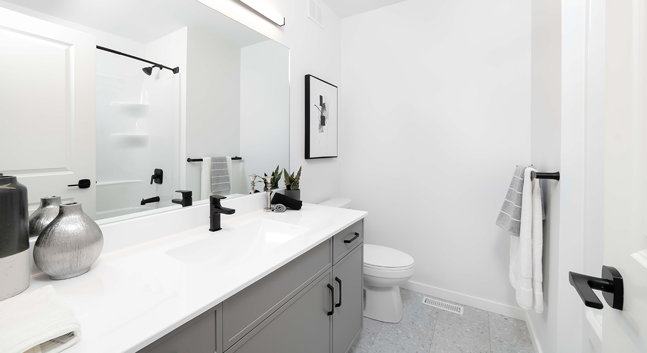 Dg47aupstairsmainbath