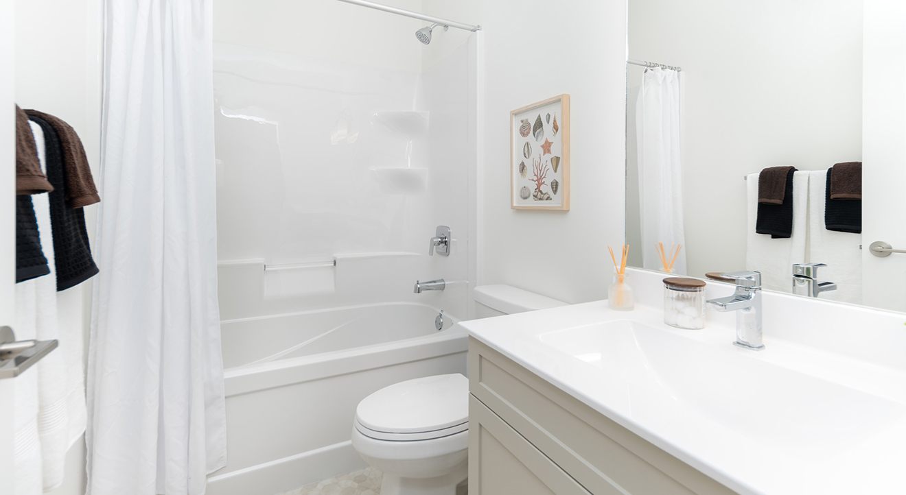 Dg7amainfloorfullbath